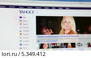 Домашняя страница второй по популярности поисковой системы Yahoo (2013 год). Редакционное видео, видеограф Кекяляйнен Андрей / Фотобанк Лори