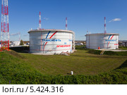 Нефтехранилище. Редакционное фото, фотограф Igor Lijashkov / Фотобанк Лори