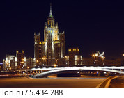 Высотное здание на котельнической набережной ночью (2010 год). Редакционное фото, фотограф Алексей Горбунов / Фотобанк Лори