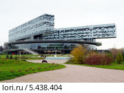 Вид на здание инновационного центра "Сколково" в пасмурную погоду (2012 год). Редакционное фото, фотограф Михаил Иванов / Фотобанк Лори