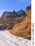 Византийская церковь в горах Кавказа, долина Кубани. Стоковое фото, фотограф александр жарников / Фотобанк Лори