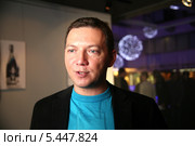 Подведение итогов арт-конкурса Design your 7. Спортивный комментатор Георгий Черданцев (2013 год). Редакционное фото, фотограф Александр С. Курбатов / Фотобанк Лори