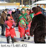 Игра в Масленицу в догонялки (2013 год). Редакционное фото, фотограф Анатолий Матвейчук / Фотобанк Лори