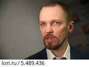 Первая Международная Профессиональная Премия Рушана Симбатулина в области эзотерики и народной медицины. Пресс-конференция.Вручение наград номинантам. Психолог, хиромант Анатолий Шмульский. (2014 год). Редакционное фото, фотограф Александр С. Курбатов / Фотобанк Лори