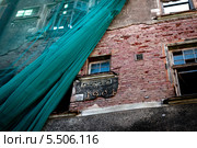 Разрушение исторических домов в центре Выборга. Дом Говинга (2013 год). Стоковое фото, фотограф Ольга Визави / Фотобанк Лори