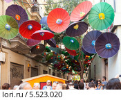 Фестиваль Gracia Street Festival  в Барселоне, Каталония (2013 год). Редакционное фото, фотограф Яков Филимонов / Фотобанк Лори