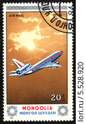 Самолет McDonnell Douglas DC-10 в полете. Почтовая марка Монголии 1984 года. Стоковая иллюстрация, иллюстратор Щеголева Ольга / Фотобанк Лори