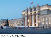 Площадь Куйбышева около Академического театра оперы и балета, Самара, Россия (2012 год). Редакционное фото, фотограф Losevsky Pavel / Фотобанк Лори