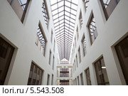Офисные окна в Бизнес центре "Смирновский" (2012 год). Редакционное фото, фотограф Losevsky Pavel / Фотобанк Лори