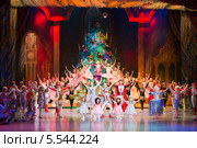Новогоднее представление  на сцене в Культурном центре ЗИЛ (2012 год). Редакционное фото, фотограф Losevsky Pavel / Фотобанк Лори