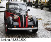 Цветное изображение ретро автомобиля bmw (2010 год). Редакционное фото, фотограф Алексей Горбунов / Фотобанк Лори
