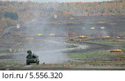 Самоходный зенитный пушечно-ракетный комплекс, военные учения на полигоне. Стоковое видео, видеограф Игорь Долгов / Фотобанк Лори