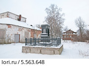 Город Новая Ладога. Могила потомственного почетного гражданина Назара Фомича Кулагина (2014 год). Редакционное фото, фотограф Румянцева Наталия / Фотобанк Лори