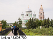 Конец Святой Канавки в Свято-Троицком Серафимо-Дивеевском женском монастыре (2013 год). Стоковое фото, фотограф Алёшина Оксана / Фотобанк Лори