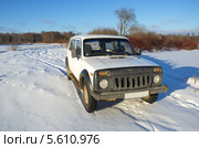 Легковой автомобиль ВАЗ-2121 "Нива" на снегу (2013 год). Редакционное фото, фотограф Елена Коромыслова / Фотобанк Лори