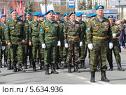 Воины десантно-штурмовых дивизий 9 мая 2013 года. Тюмень. Редакционное фото, фотограф Анатолий Матвейчук / Фотобанк Лори