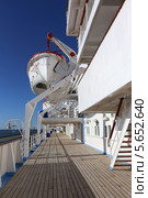 Пешеходная палуба Променад на океанском лайнере Thomson Spirit (2014 год). Редакционное фото, фотограф Алексей Гусев / Фотобанк Лори