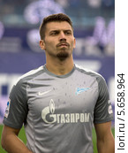 Вратарь ФК "Зенит" Юрий Лодыгин (2013 год). Редакционное фото, фотограф Андрей Голубев / Фотобанк Лори
