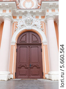 Вход в иезуитскую церковь Святого Казимира (Sv. Kazimiero Baznycia, 1749 г.). Вильнюс, Литва (2014 год). Стоковое фото, фотограф Иван Марчук / Фотобанк Лори