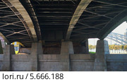 Малоохтинский мост через реку Охта, Санкт-Петербург (2013 год). Стоковое видео, видеограф Павел С. / Фотобанк Лори