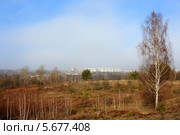 Городская окраина в дымке рассеивающегося тумана. Стоковое фото, фотограф Василий Корженевский / Фотобанк Лори
