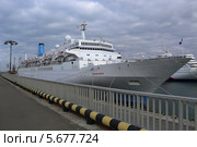 Океанский лайнер Thomson Spirit с туристами в Имеретинском порту во время олимпиады , Сочи (2014 год). Редакционное фото, фотограф Алексей Гусев / Фотобанк Лори