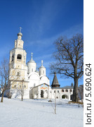Соборная колокольня с церковью Алексия (1644—1656 г.) и Спасский собор. Спасо-Прилуцкого Димитриева епархиального мужского монастыря в Вологде (село Прилуки) (2014 год). Стоковое фото, фотограф Овчинникова Ирина / Фотобанк Лори