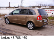 Opel Zafira - немецкий автомобиль (2014 год). Редакционное фото, фотограф Павел Кричевцов / Фотобанк Лори