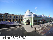 Вид на торговый центр "Перинные ряды". Санкт-Петербург (2013 год). Редакционное фото, фотограф Losevsky Pavel / Фотобанк Лори