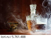 Коньяк в табачном дыму. Стоковое фото, фотограф Дмитрий Бодяев / Фотобанк Лори