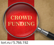 Надпись "Crowd Funding" под увеличительным стеклом. Стоковая иллюстрация, иллюстратор Илья Урядников / Фотобанк Лори