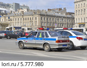 Автомобили дорожно-патрульной  службы на  площади  Восстания. Санкт-Петербург (2014 год). Редакционное фото, фотограф Татьяна Чепикова / Фотобанк Лори