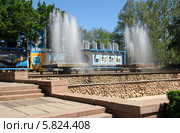 Фонтан у здания облгосадминистрации. Город Николаев, Украина (2013 год). Редакционное фото, фотограф Щеголева Ольга / Фотобанк Лори