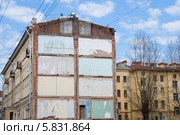 Стена дома со следами соседнего снесенного дома. Санкт-Петербург (2014 год). Стоковое фото, фотограф Александр Щепин / Фотобанк Лори