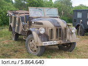 Немецкий ретро автомобиль Штерн Steyr 1500A/02 kfz.69 вид спереди, 3-й международный слет "Моторы войны" вблизи города Черноголовка, Московская область (2013 год). Редакционное фото, фотограф Малышев Андрей / Фотобанк Лори