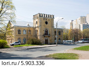 Усадьба Новознаменка - Готический дом. Санкт-Петербург (2014 год). Редакционное фото, фотограф Александр Щепин / Фотобанк Лори