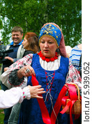 Праздник Троица В России, фольклор и народные гуляния (2013 год). Редакционное фото, фотограф ElenArt / Фотобанк Лори