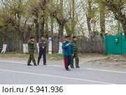 Казаки патрулируют посёлок (2014 год). Редакционное фото, фотограф Иван Карпов / Фотобанк Лори