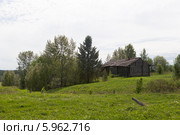 Деревенский пейзаж с заброшенным домом (2014 год). Стоковое фото, фотограф Николай Мухорин / Фотобанк Лори