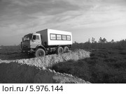 Строительство дороги на Северо-Хохряковское месторождение нефти в Западной Сибири (2012 год). Редакционное фото, фотограф Валерий Акулич / Фотобанк Лори