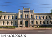 Здание Рижской государственной 1 гимназии (1874 г., архитектор Johans Daniels Felsko). Рига, Латвия (2014 год). Стоковое фото, фотограф Иван Марчук / Фотобанк Лори