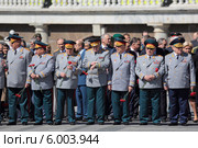 Москва, Александровский сад. Генералитет и российские политики на церемонии возложения цветов к Могиле Неизвестного Солдата (2014 год). Редакционное фото, фотограф Игорь Долгов / Фотобанк Лори