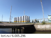 Электролизная станция с ресиверами хранения водорода. Березовская ГРЭС. Красноярский край (2014 год). Редакционное фото, фотограф Валерий Акулич / Фотобанк Лори