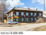 Город Чухлома. Деревянное двухэтажное здание (2014 год). Редакционное фото, фотограф Сергей Лаврентьев / Фотобанк Лори
