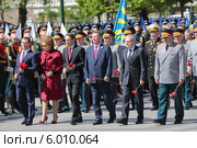 Москва, Александровский сад. Церемония возложения цветов к Могиле Неизвестного Солдата. Дмитрий Медведев, Валентина Матвиенко, Сергей Нарышкин, Сергей Иванов, Валерий Зорькин, Сергей Шойгу (2014 год). Редакционное фото, фотограф Игорь Долгов / Фотобанк Лори
