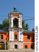 Колокольня церкви Николая Чудотворца в Клённиках (или в Блинниках), Москва (2014 год). Стоковое фото, фотограф Валерия Попова / Фотобанк Лори