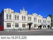 Город Бийск, историческая часть города. Здание Управления федеральной регистрационной службы по Алтайскому краю, Бийский отдел (2009 год). Редакционное фото, фотограф Григорий Писоцкий / Фотобанк Лори