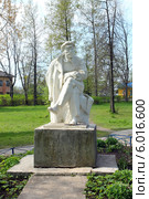 Город Дно Псковской области. Памятник В.И.Ленину (2014 год). Редакционное фото, фотограф EgleKa / Фотобанк Лори