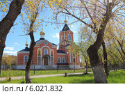 Новодельная церковь у Курганприбора (2013 год). Редакционное фото, фотограф Анатолий Матвейчук / Фотобанк Лори