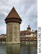 Старинная башня, Wasserturm and Kapellbrucke, Люцерн (2014 год). Стоковое фото, фотограф Boris Breytman / Фотобанк Лори